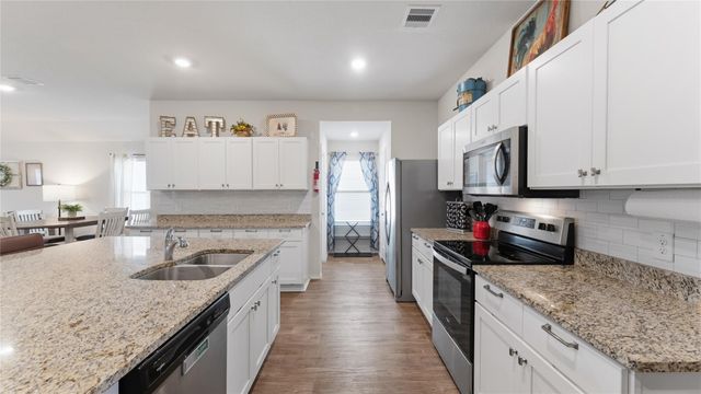 128 Barton Creek Drive, Huntsville, TX 77340