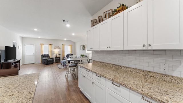 128 Barton Creek Drive, Huntsville, TX 77340