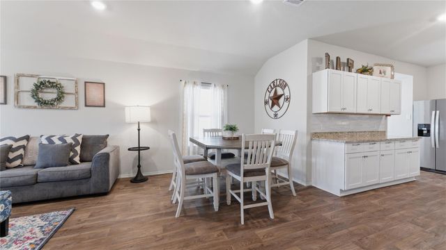 128 Barton Creek Drive, Huntsville, TX 77340