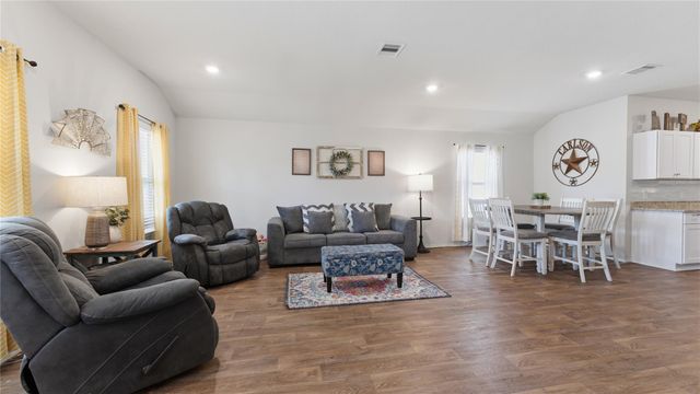 128 Barton Creek Drive, Huntsville, TX 77340