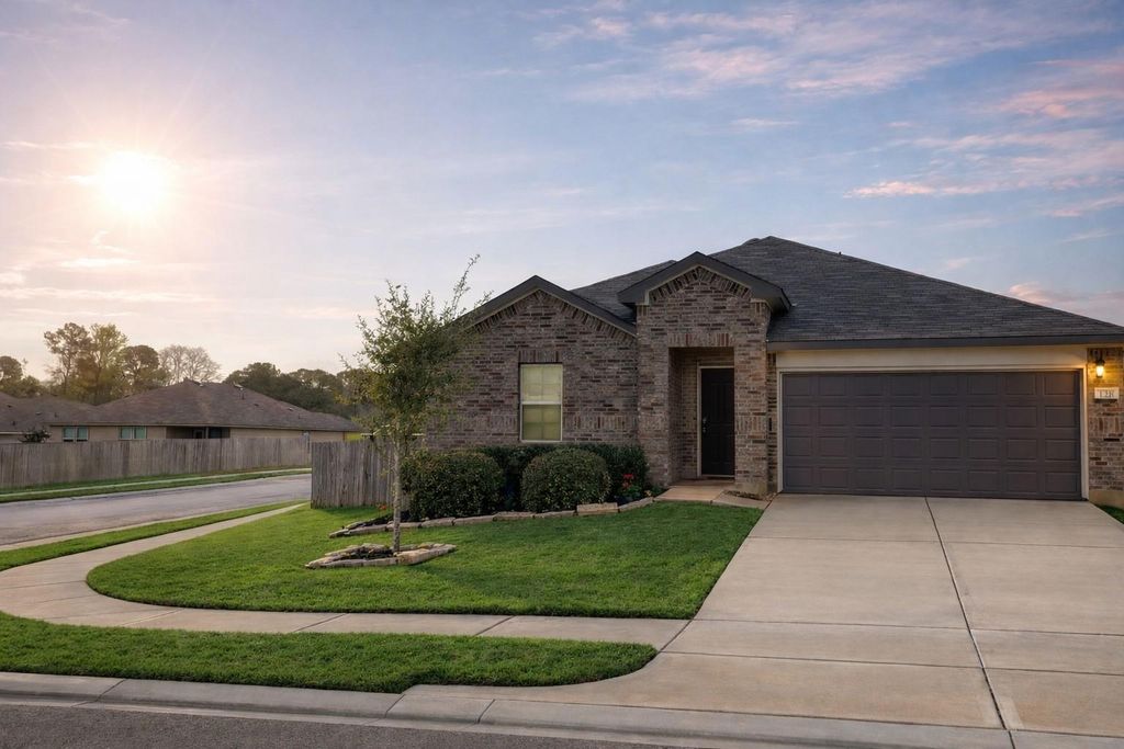 128 Barton Creek Drive, Huntsville, TX 77340