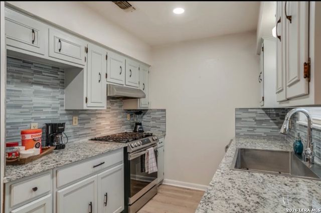7131 Larksong St, Leon Valley, TX 78238