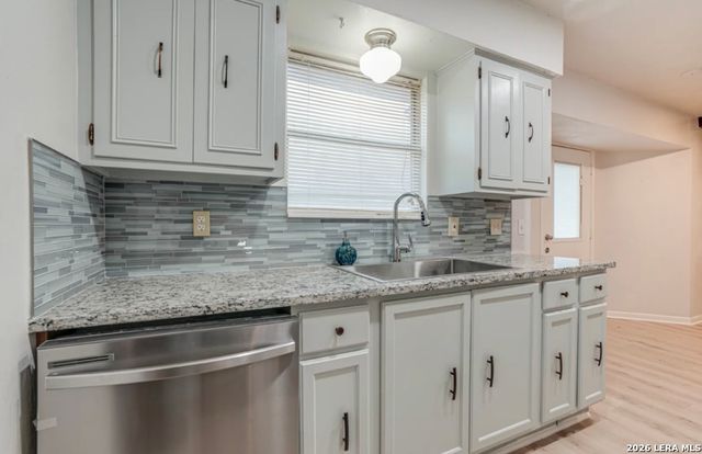 7131 Larksong St, Leon Valley, TX 78238