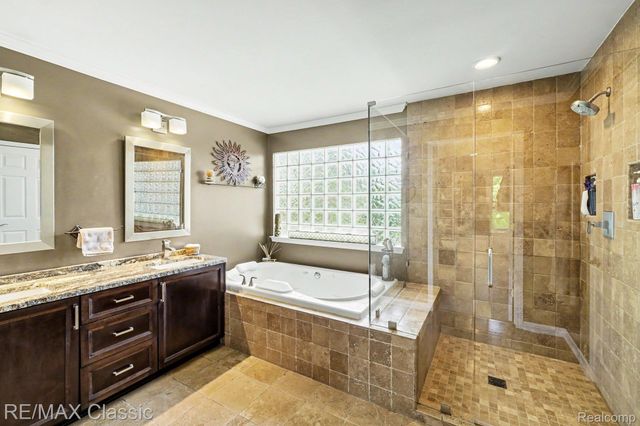 54853 Walnut Drive, Lyon Charter Township, MI 48165