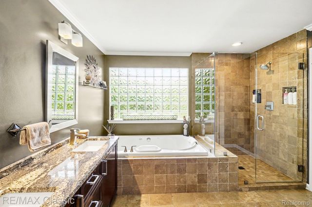 54853 Walnut Drive, Lyon Charter Township, MI 48165