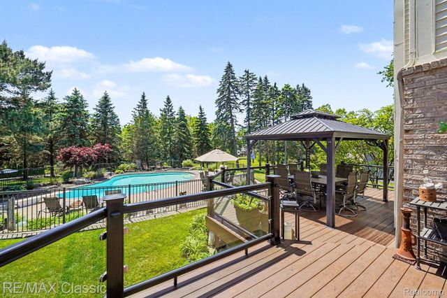 54853 Walnut Drive, Lyon Charter Township, MI 48165