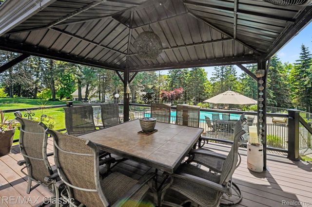 54853 Walnut Drive, Lyon Charter Township, MI 48165
