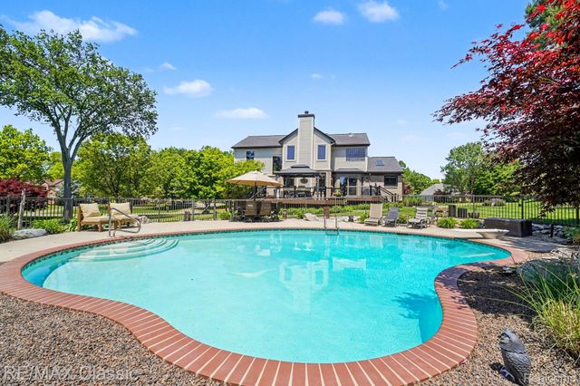 54853 Walnut Drive, Lyon Charter Township, MI 48165