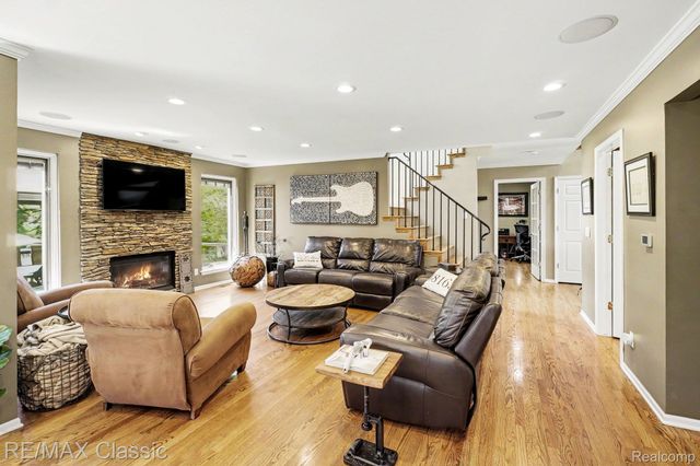 54853 Walnut Drive, Lyon Charter Township, MI 48165