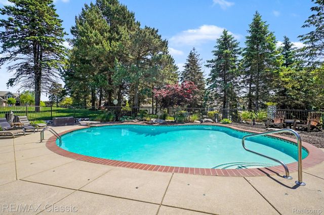 54853 Walnut Drive, Lyon Charter Township, MI 48165