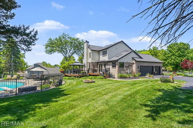 54853 Walnut Drive, Lyon Charter Township, MI 48165