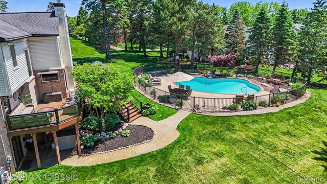 54853 Walnut Drive, Lyon Charter Township, MI 48165