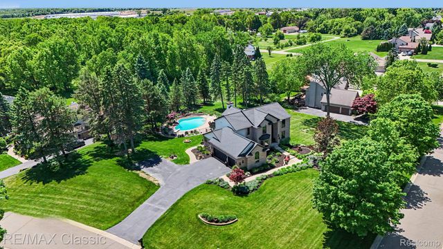54853 Walnut Drive, Lyon Charter Township, MI 48165