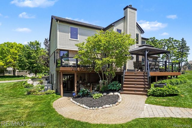 54853 Walnut Drive, Lyon Charter Township, MI 48165