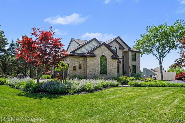 54853 Walnut Drive, Lyon Charter Township, MI 48165