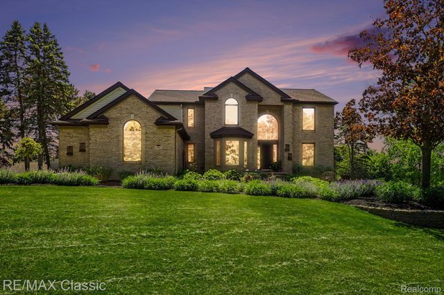 54853 Walnut Drive, Lyon Charter Township, MI 48165