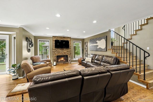 54853 Walnut Drive, Lyon Charter Township, MI 48165