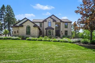 54853 Walnut Drive, Lyon Charter Township, MI 48165