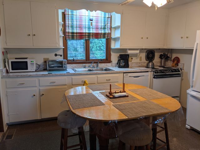 89 Grove Beach Road South, Westbrook, CT 06498