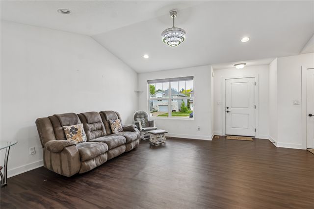 8974 Primo Lane, West Des Moines, IA 50266