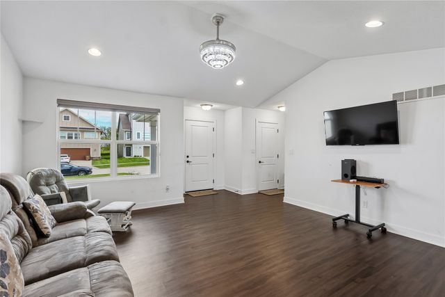 8974 Primo Lane, West Des Moines, IA 50266