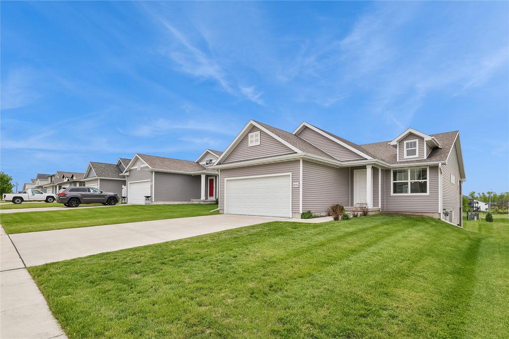 8974 Primo Lane, West Des Moines, IA 50266