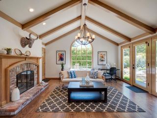 8 Robert South Drive, Menlo Park, CA 94025