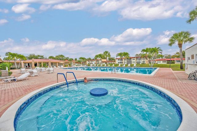 156 Lake Evelyn Drive, West Palm Beach, FL 33411