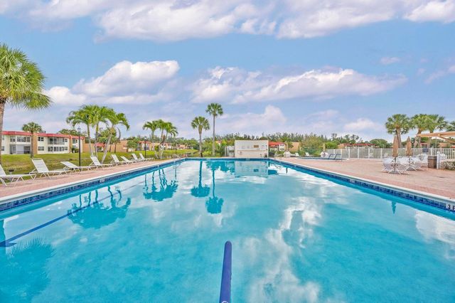 156 Lake Evelyn Drive, West Palm Beach, FL 33411