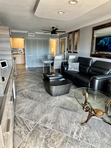 156 Lake Evelyn Drive, West Palm Beach, FL 33411