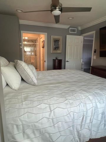 156 Lake Evelyn Drive, West Palm Beach, FL 33411