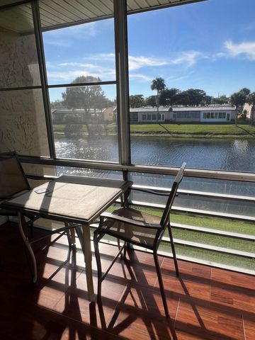 156 Lake Evelyn Drive, West Palm Beach, FL 33411