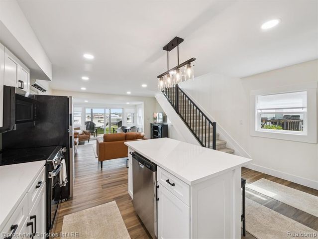 8980 Dexter Pinckney Road, Pinckney, MI 48169