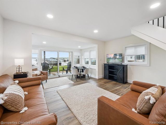 8980 Dexter Pinckney Road, Pinckney, MI 48169