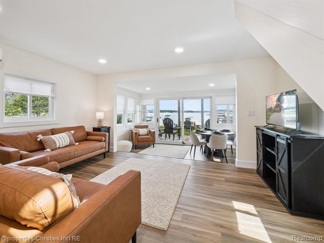 8980 Dexter Pinckney Road, Pinckney, MI 48169