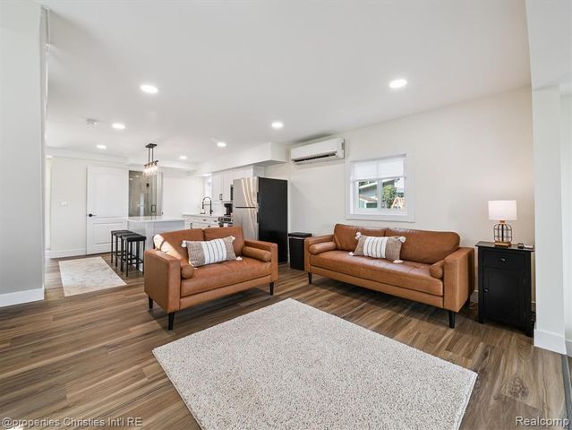 8980 Dexter Pinckney Road, Pinckney, MI 48169