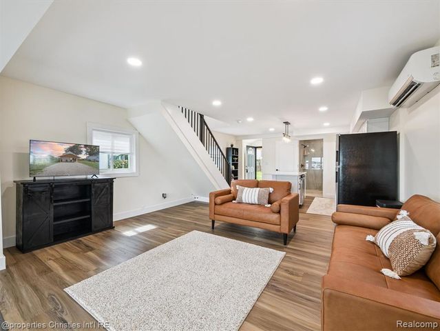 8980 Dexter Pinckney Road, Pinckney, MI 48169