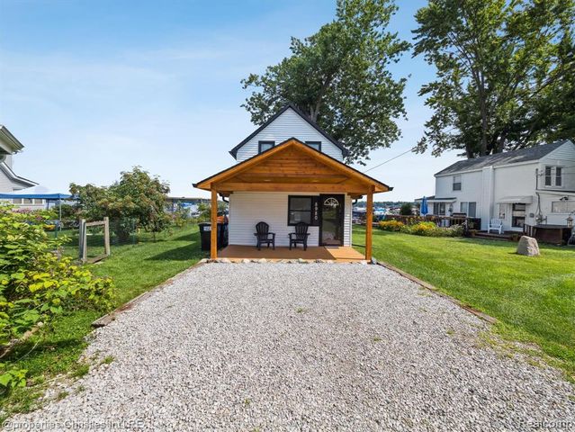 8980 Dexter Pinckney Road, Pinckney, MI 48169