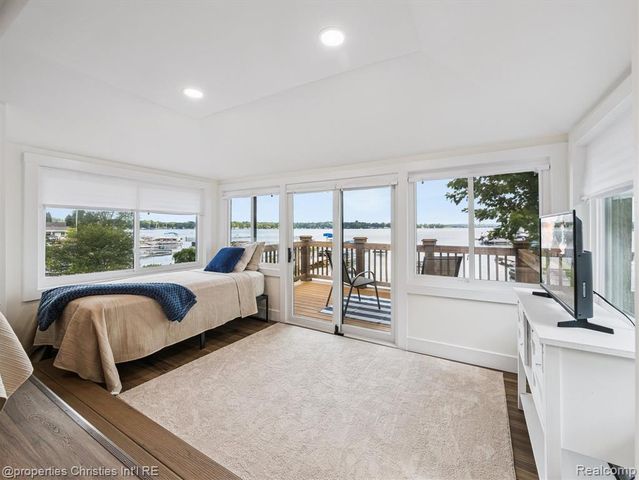 8980 Dexter Pinckney Road, Pinckney, MI 48169