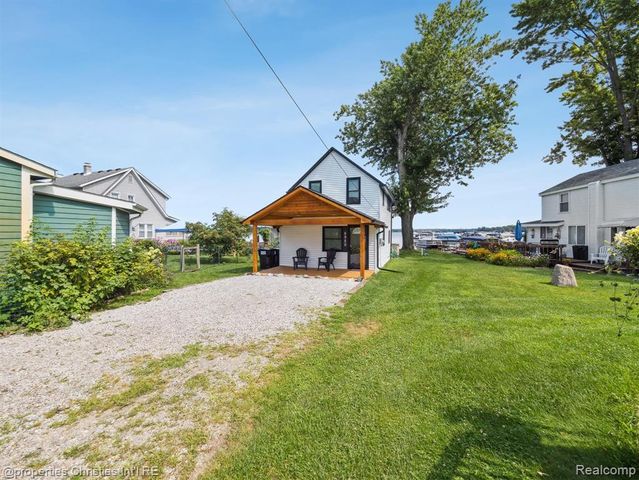 8980 Dexter Pinckney Road, Pinckney, MI 48169