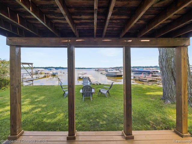 8980 Dexter Pinckney Road, Pinckney, MI 48169