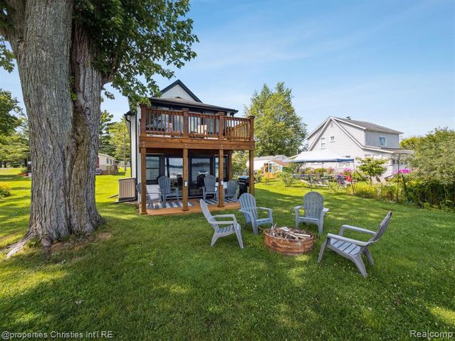 8980 Dexter Pinckney Road, Pinckney, MI 48169