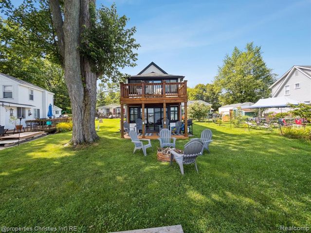 8980 Dexter Pinckney Road, Pinckney, MI 48169