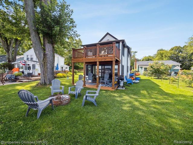 8980 Dexter Pinckney Road, Pinckney, MI 48169