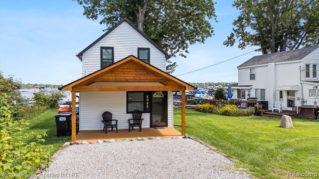 8980 Dexter Pinckney Road, Pinckney, MI 48169