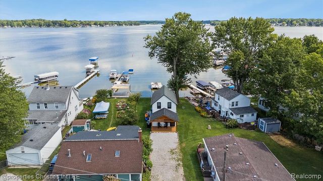 8980 Dexter Pinckney Road, Pinckney, MI 48169