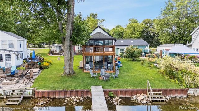 8980 Dexter Pinckney Road, Pinckney, MI 48169