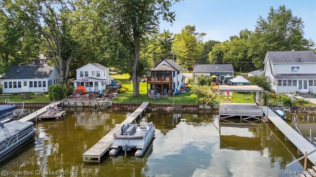 8980 Dexter Pinckney Road, Pinckney, MI 48169