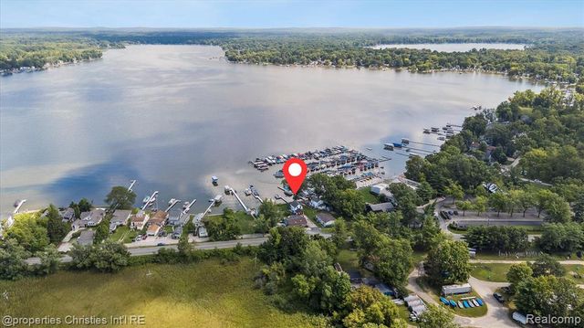 8980 Dexter Pinckney Road, Pinckney, MI 48169