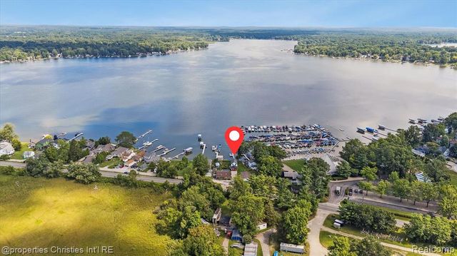 8980 Dexter Pinckney Road, Pinckney, MI 48169